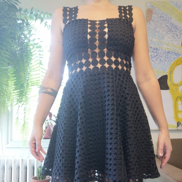 Mini Mendocino Black lace Dress - Picture 2 of 2